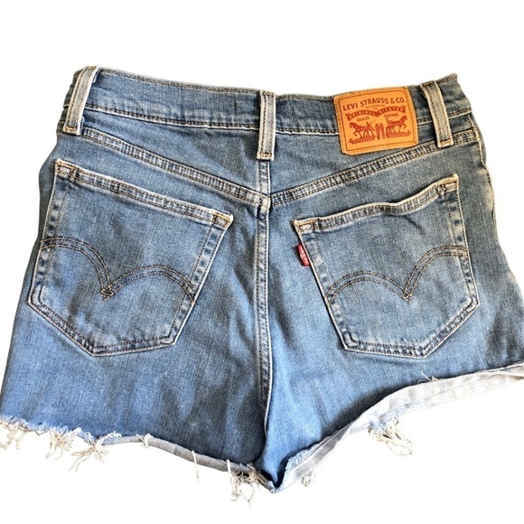 Levi’s High Rise Shorts Sz. 28 Stretch Distressed Med Blue Red Tab Cut Offs - Picture 2 of 6